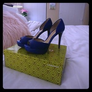 Gorgeous blue Gianni Bini pumps